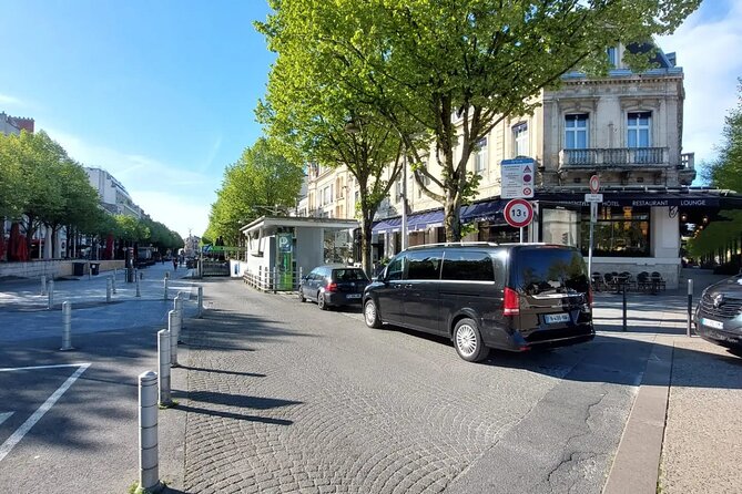Private transfer from CDG or ORY airport to DisneyLand Paris - The 30 to 50 minute drive east of Paris