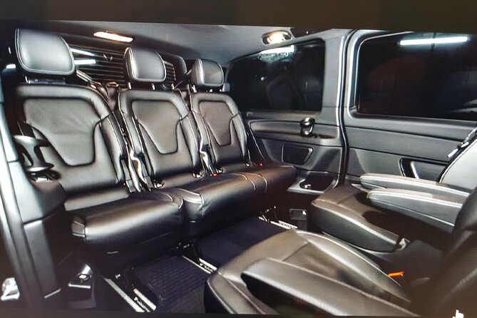 Private Van Transfer from CDG Airport to Paris - Communication that lowers airport stress
