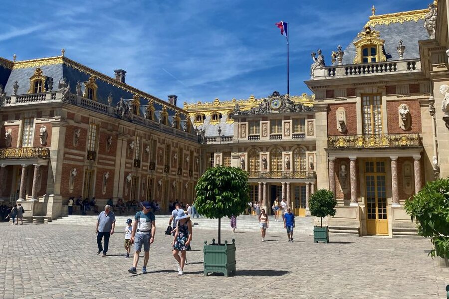Private Versailles, Gardens, Trianon from Paris by Mercedes - The Mercedes transfer to the Trianon estates