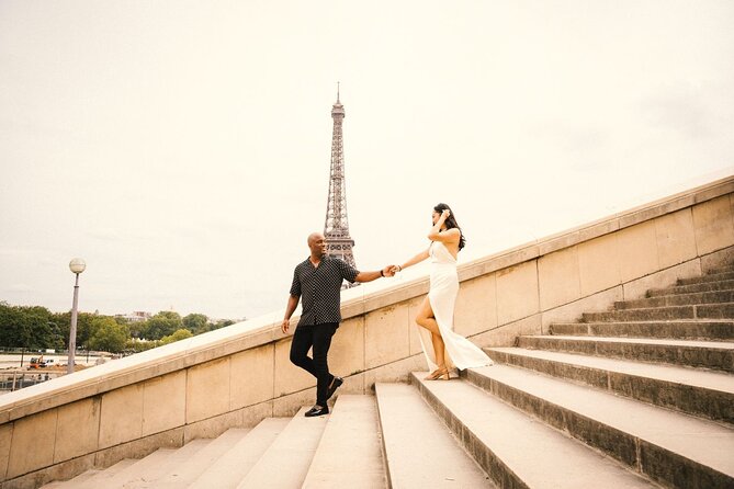 Professional Eiffel Tower Photo Tour with VOGUE Photographer - Trocadéro Gardens and the fashion-week backdrop