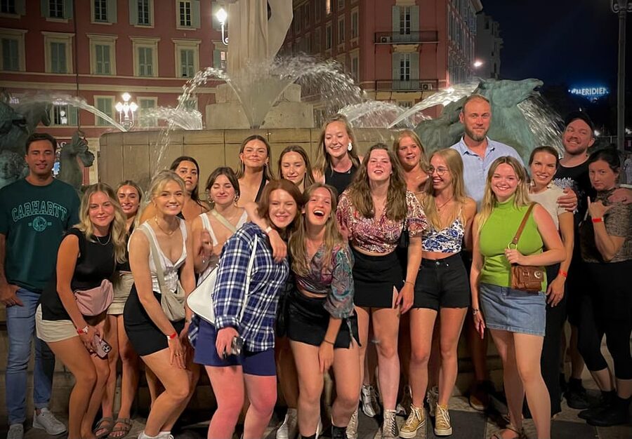 Pub Crawl Paris: Drink, Laugh, Meet the World - Three more bars and one nightclub