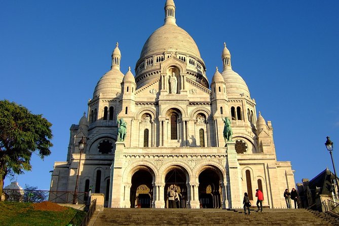 Romantic Montmartre: Paris Lost Lovers Exploration Game and Tour - Reaching Sacré-Cœur at the end