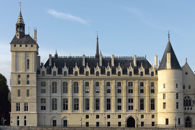 Sainte-Chapelle and Conciergerie Guided Tour with Ticket in Paris - The value of a guide in these two monuments