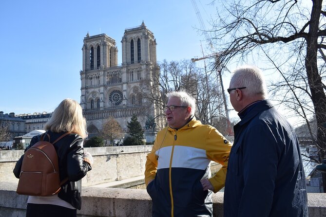 Sainte-Chapelle and Conciergerie Guided Tour with Ticket in Paris - Meeting the guide at Les Deux Palais
