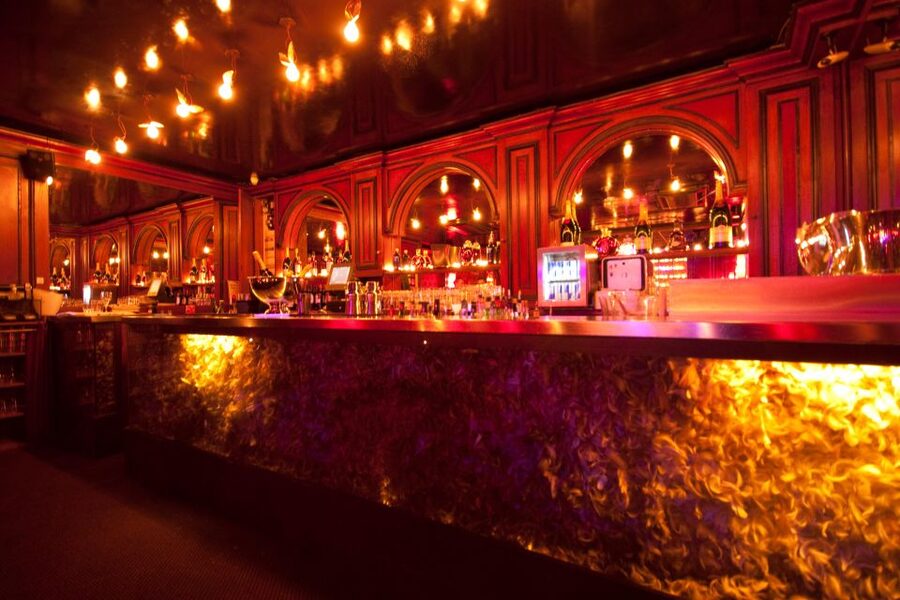 Secret Square Paris : Parisian Strip-Tease Cabaret Ticket - Timing your night from 22:00 to 04:00