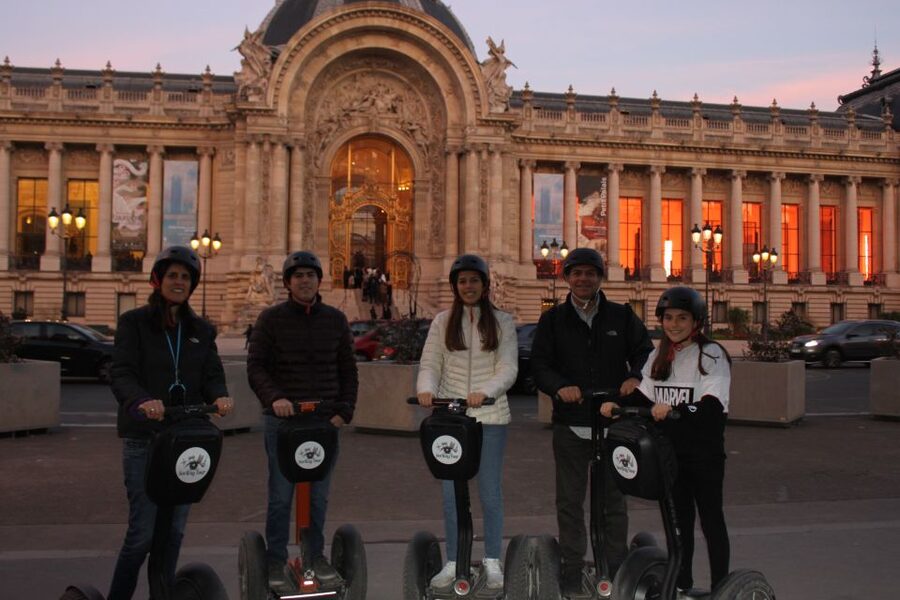 Segway private tour Lights of Paris - What the private format adds