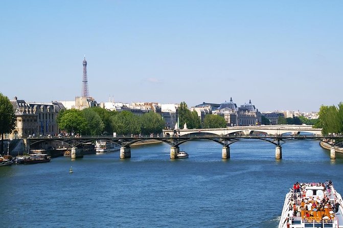 Seine River Cruise and Paris Canals Tour - The Seine: Louvre, Notre-Dame, and Île Saint-Louis
