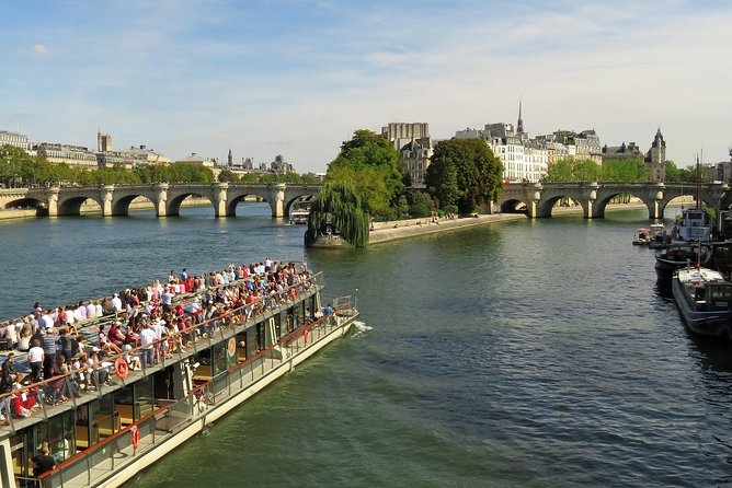 Seine River Cruise & French Crepe Tasting by the Eiffel Tower - A one-hour view of Paris from the Seine