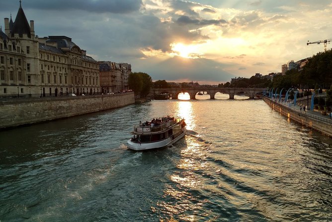Seine River Cruise & French Crepe Tasting by the Eiffel Tower - Should you book it?