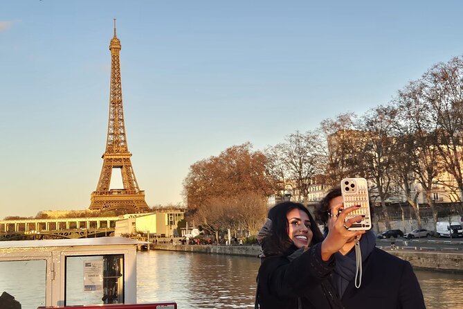 Seine River Sightseeing Guided Cruise by Vedettes du Pont Neuf - The Louvre and Musée d’Orsay from the water