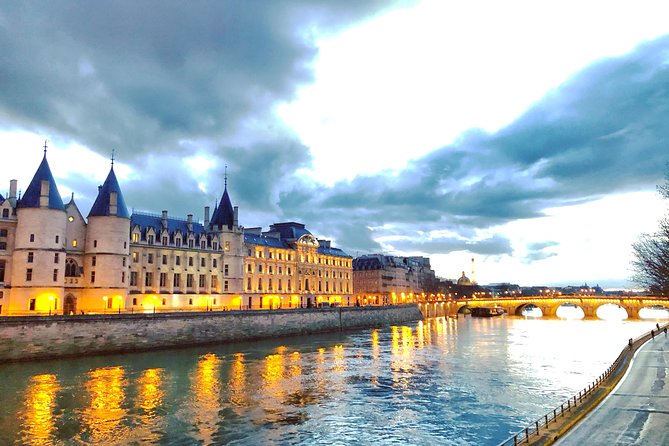 Semi-Private French Revolution and Conciergerie tour - Tour Saint-Jacques, a surviving Gothic fragment