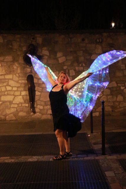 Singing Montmartre by night with a Diva - Why Montmartre works after sunset