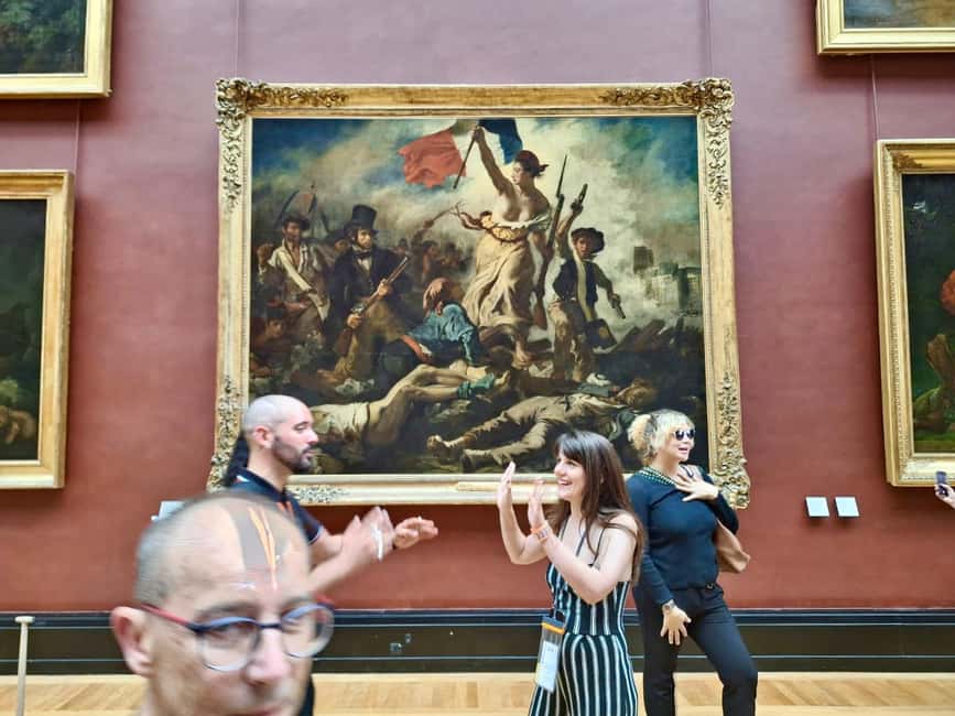 Skip-the-Line Louvre Museum Tour with Artist - Reserved entry and the Louvre Pyramid