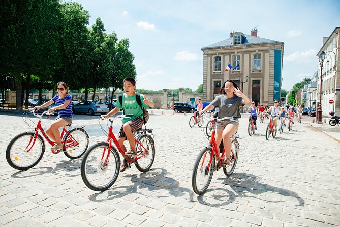 Small Group VIP Versailles Bike Tour from Paris with King's Apartments Access - Entering the palace and King’s Apartments