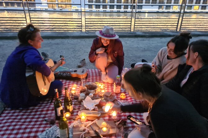 Sunset Picnic with View of Eiffel Tower and Live Music - Katie’s chanson sets