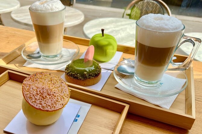 Sweet walking food tour in Paris with local guide - Aux Merveilleux de Fred and the meringue finale