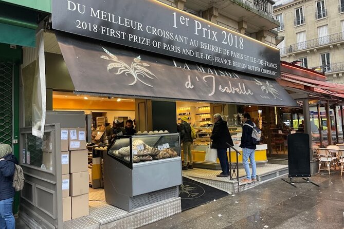 Sweet walking food tour in Paris with local guide - The Panthéon gives the route a historic pause