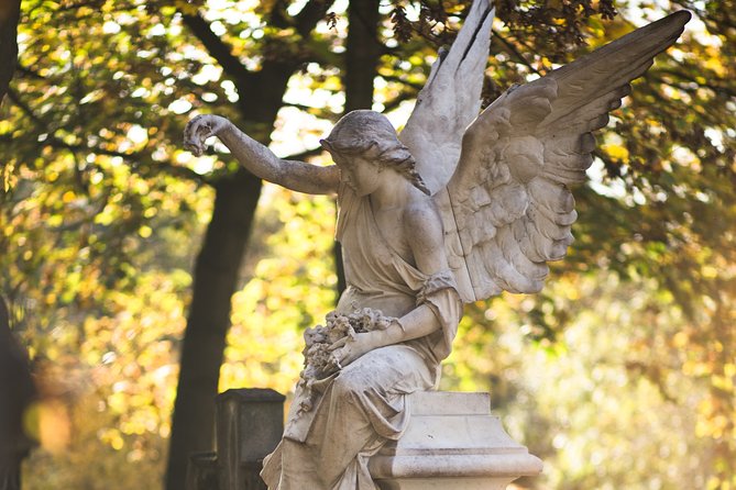 The Famous Graves of Père Lachaise - Self-Guided Audio Tour - What this Père Lachaise tour actually gives you