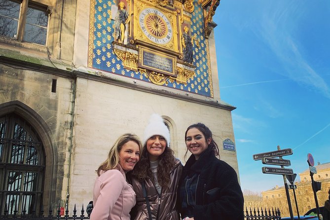 The Great Paris Layover: Private Tour with optional car upgrade - Concorde, the Tuileries, and the Louvre from outside