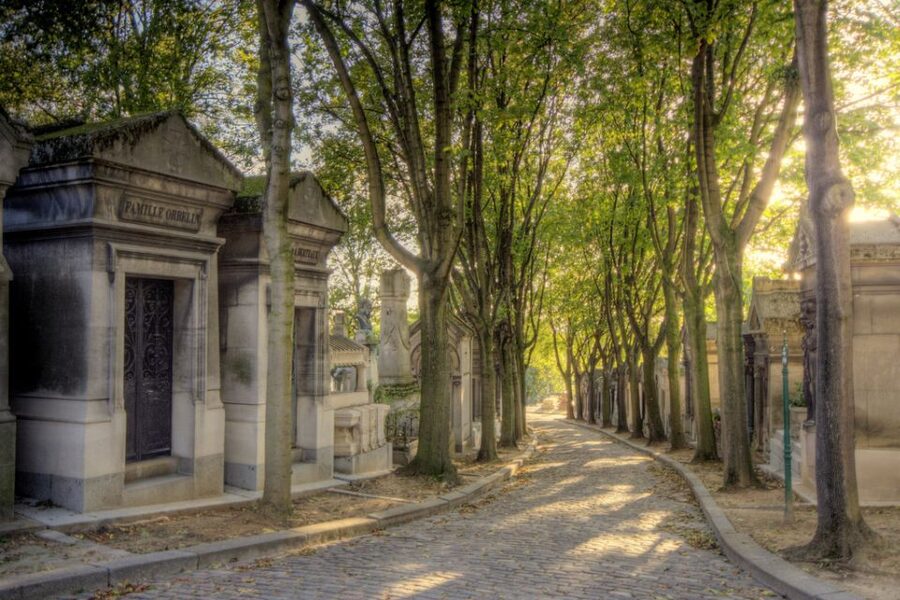 The Père Lachaise Cemetery: Guided 2-Hour Small-Group Tour - Why Père Lachaise is worth two hours
