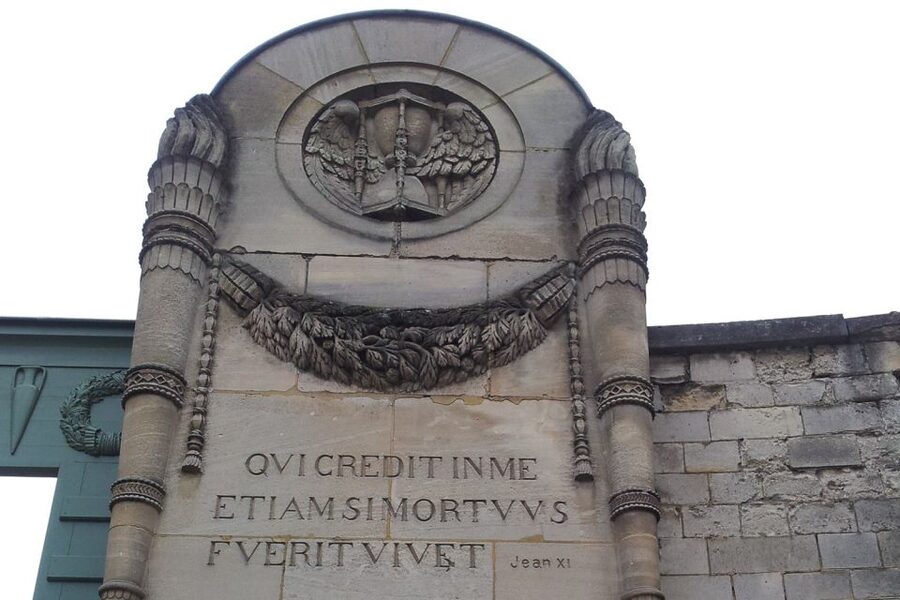 The Père Lachaise Cemetery: Guided 2-Hour Small-Group Tour - What the small group adds