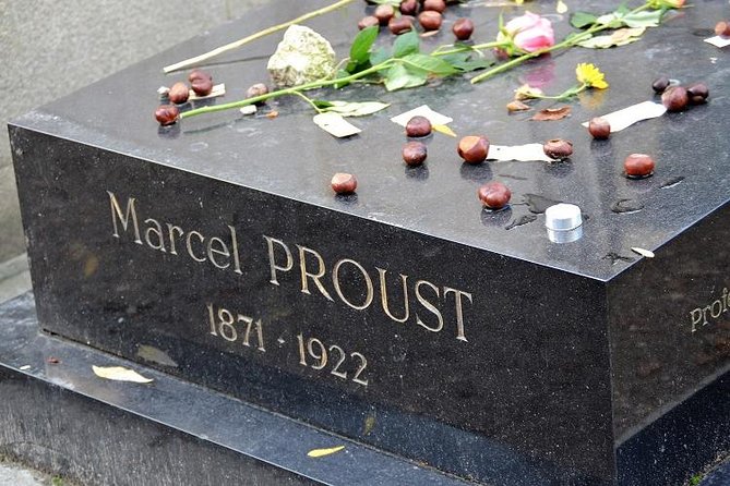 The Pere Lachaise Cemetery Private Tour - The two-hour route through the cemetery