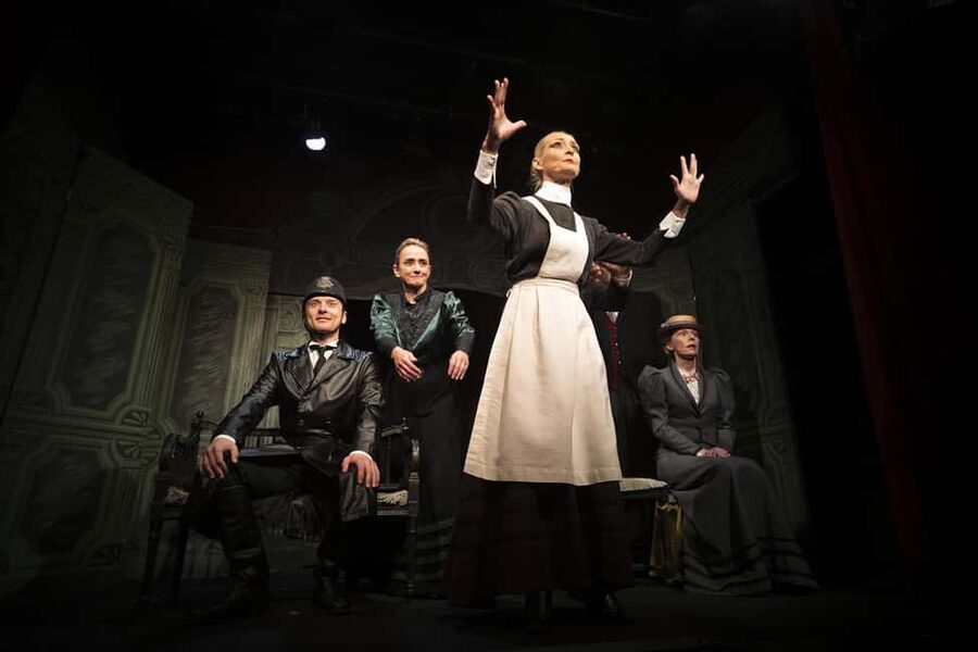 Theatre in Paris: The Bald Soprano (La cantatrice chauve) - Why The Bald Soprano is a special Paris theater choice