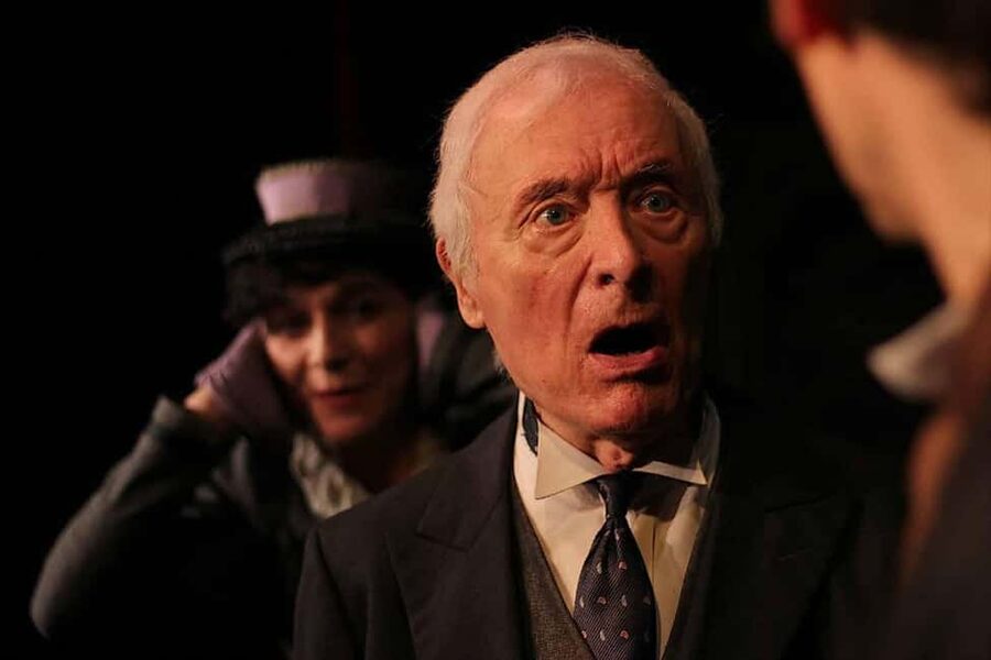 Theatre in Paris: The Bald Soprano (La cantatrice chauve) - How the small venue affects the experience