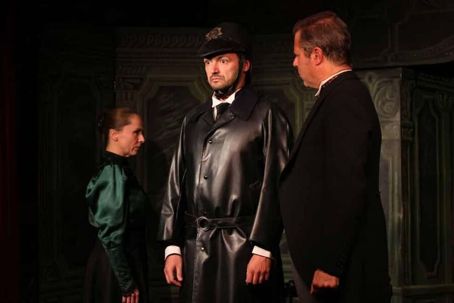 Theatre in Paris: The Bald Soprano (La cantatrice chauve) - Is $47 a fair price for one hour?