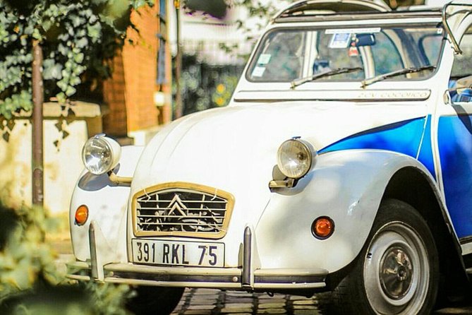 Tour in a vintage car with a Parisian - The guide makes or breaks the two hours