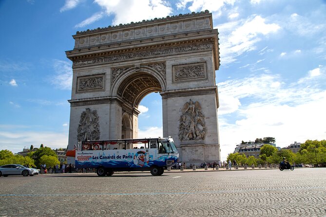 Tours of Paris and the Hauts-de-Seine in an Amphibious Bus - Why this amphibious Paris bus is different