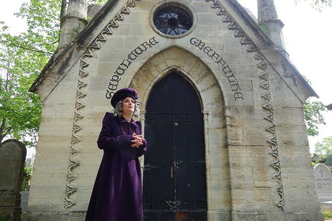 Unusual 2-hour guided tour of the Père Lachaise cemetery - Key things to know before you book
