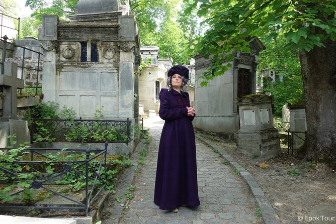 Unusual 2-hour guided tour of the Père Lachaise cemetery - Two hours is a sensible length