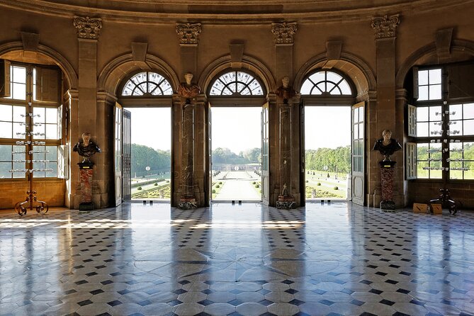 Vaux-le-Vicomte Castle Day Trip with Chateaubus Shuttle - Food, timing, and the five-hour estimate