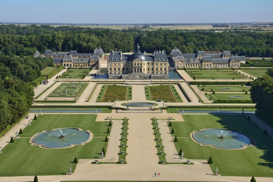 Vaux le Vicomte Chateau Entry Ticket and Chateaubus Transfer - Why Vaux-le-Vicomte matters before Versailles