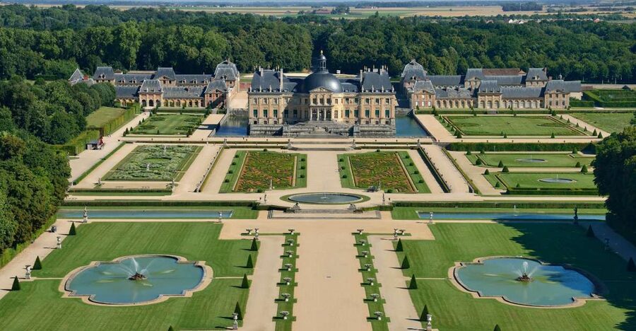 Vaux le Vicomte Chateau Entry Ticket and Chateaubus Transfer - The Chateaubus transfer and its weak spot