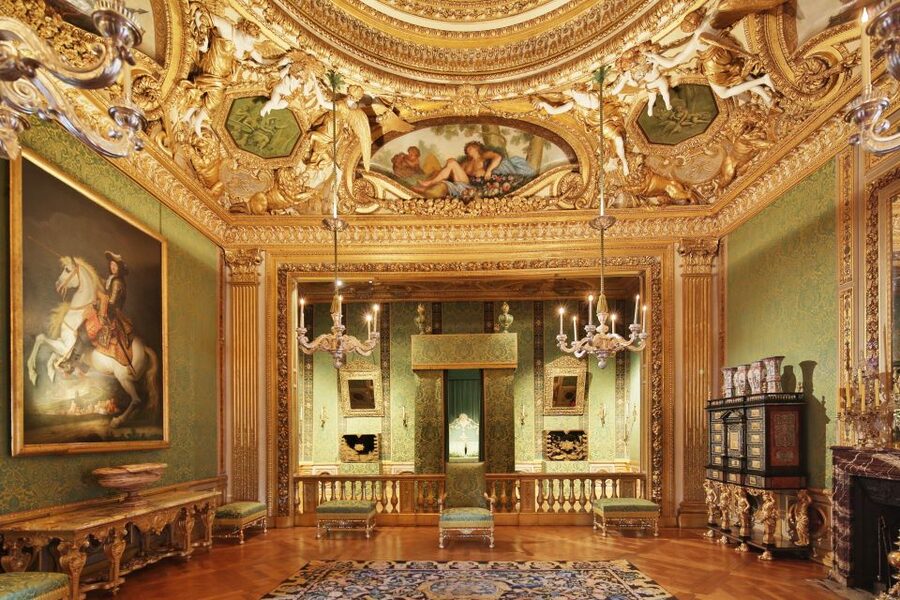 Vaux le Vicomte Chateau Entry Ticket and Chateaubus Transfer - French-style gardens by André Le Nôtre