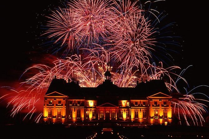 VAUX-VICOMTE: Candlelit evenings-every Saturday from may to sept - The 11 pm fireworks are the payoff