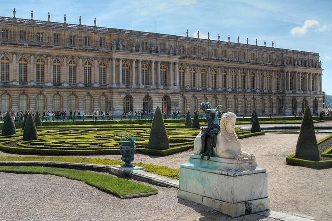 Versailles and Giverny Tour Hotel Pickup - The Versailles gardens need a plan