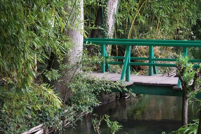 Versailles and Giverny Tour Hotel Pickup - The drive to Giverny