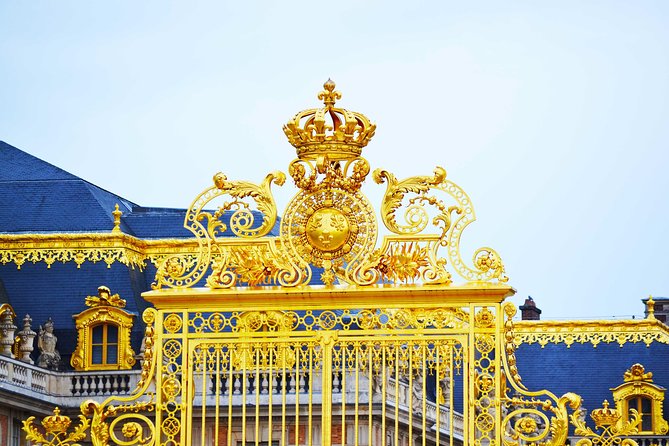 Versailles and Louvre Museum Access and Tour - Entering Versailles before the main crush