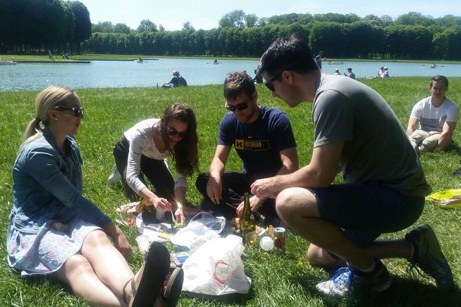 Versailles Domain Bike Tour with Palace Entry by Train from Paris - A quiet lunch beside the Grand Canal