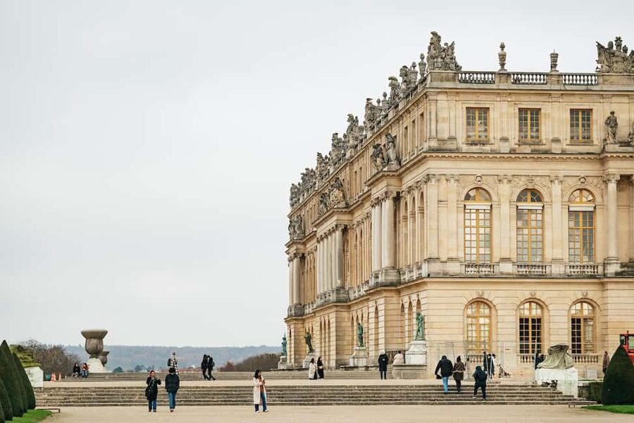 Versailles: Entry ticket & Private Apartments VIP Tour - What you do not get: gardens and the wider estate