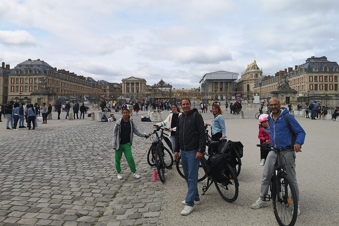 Versailles Full-Day Electric Bike Tour : Market, Picnic & Palace - Cost, group size, and what you receive