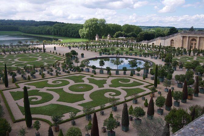 Versailles Full-Day Tour with the Estate of Marie-Antoinette - The Queen’s Hamlet and its rural make-believe