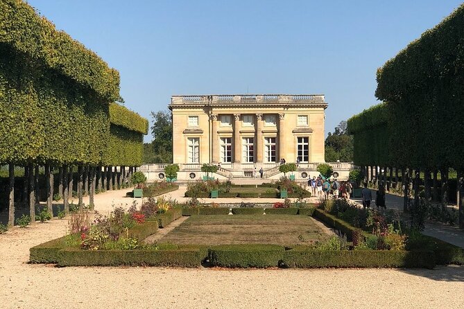 Versailles Full Tour: Palace, Gardens & Marie-Antoinette’s Estate - Lunch and the practical middle of the day