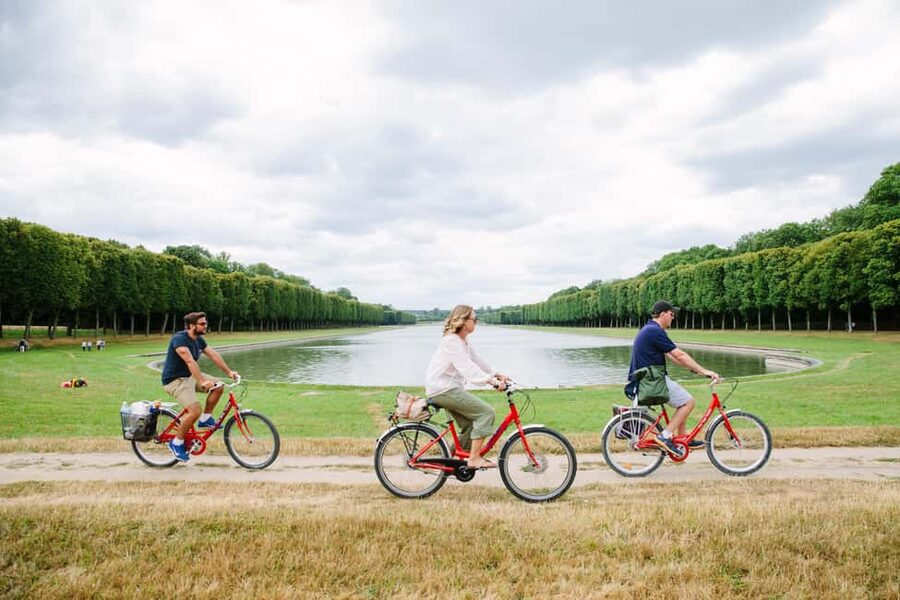 Versailles: Half-Day Bike Tour - Pedaling beside the Grand Canal