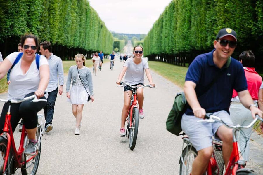 Versailles: Half-Day Bike Tour - The guide makes the history easier to follow