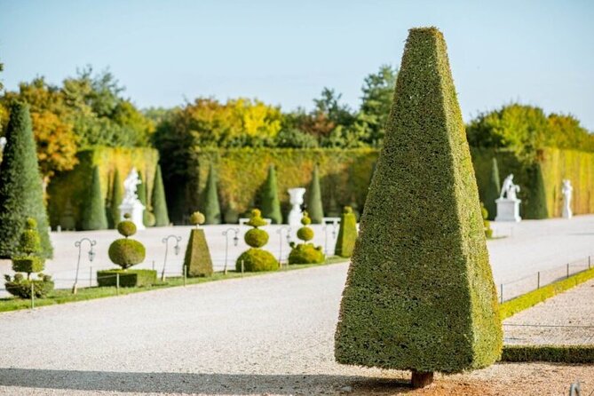 Versailles & Louvre Museum: All-Inclusive Semi Private Tour - Meeting at the golden gates of Versailles