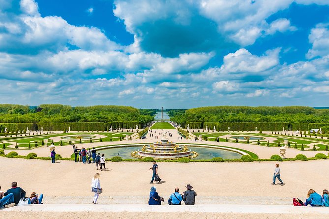 Versailles Palace and Gardens Half Day Guided Tour from Paris - Fountain shows and summer timing
